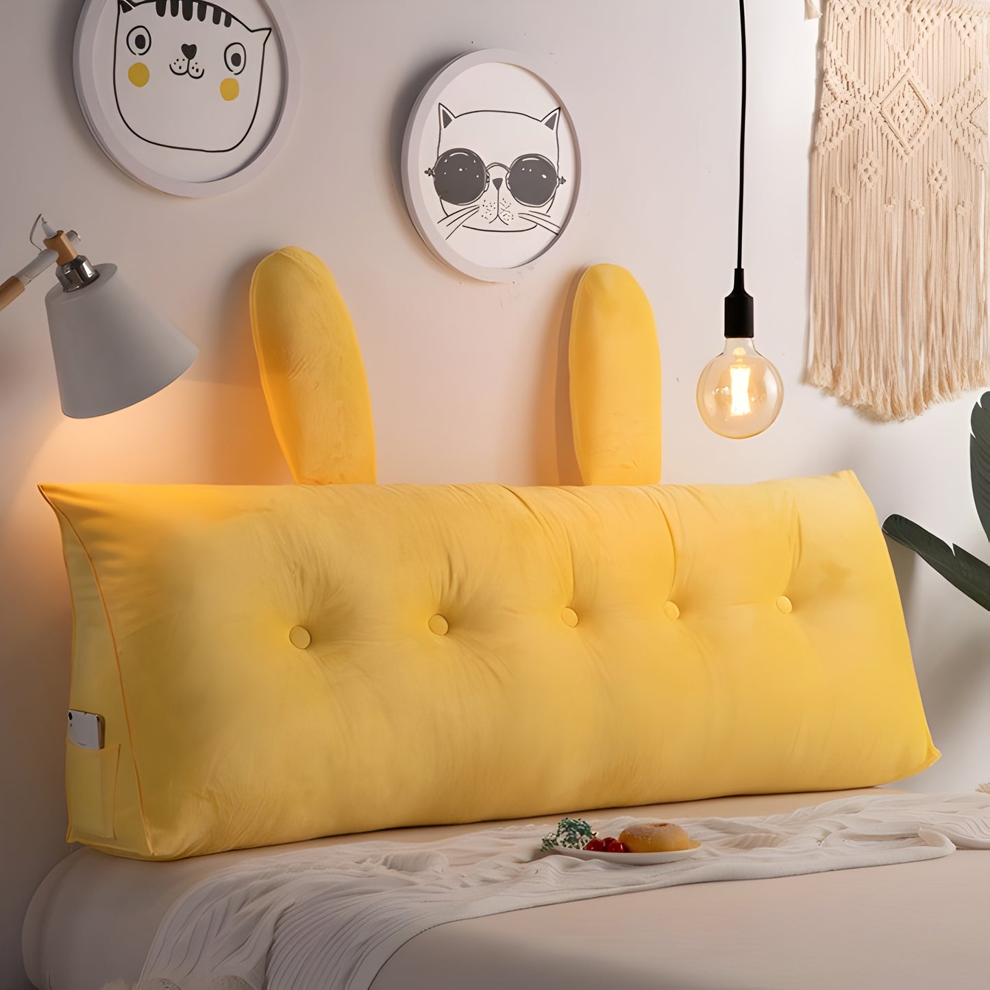 COJIN PRISMA CON BOLSILLO  PORTA CELULAR EN TELA MONTREAL CON OREJITAS