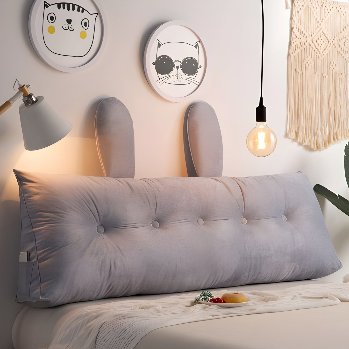 COJIN PRISMA CON BOLSILLO  PORTA CELULAR EN TELA MONTREAL CON OREJITAS